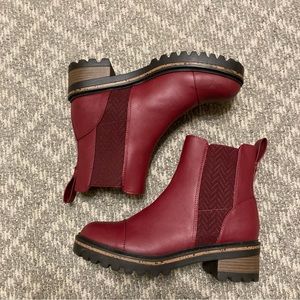 Journee Collection Maroon Faux Leather Chelsea Boots
